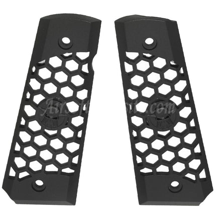 WE (WE-TECH) HEX CUT Plastic Grip Cover For DOUBLE BELL ARMY AW WE KJ Tokyo Marui M1911 M.E.U SERIES 70 M45A1 WARRIOR GBB Pistols Airsoft